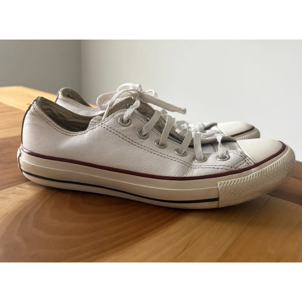 Converse Sneakers Unisex Womens 7 Mens 5 White Chuck Taylor All Star Leather Low